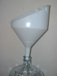 ANTI-SPLASH FUNNEL WITH FINE FILTERING SCREEN